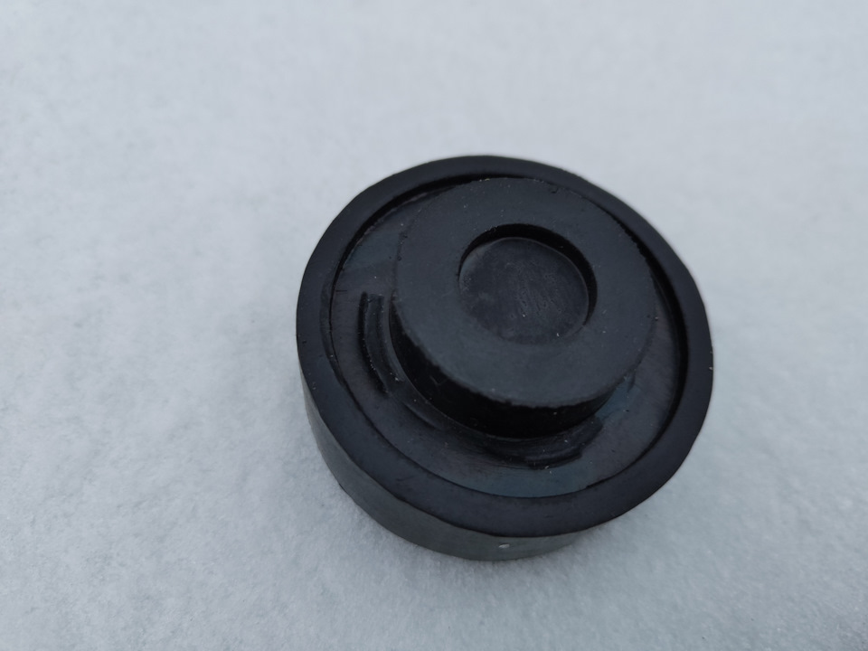 Резинка выдержала не лопнула, хотя был небольшой морозец до -15. — Volkswagen Polo Sedan