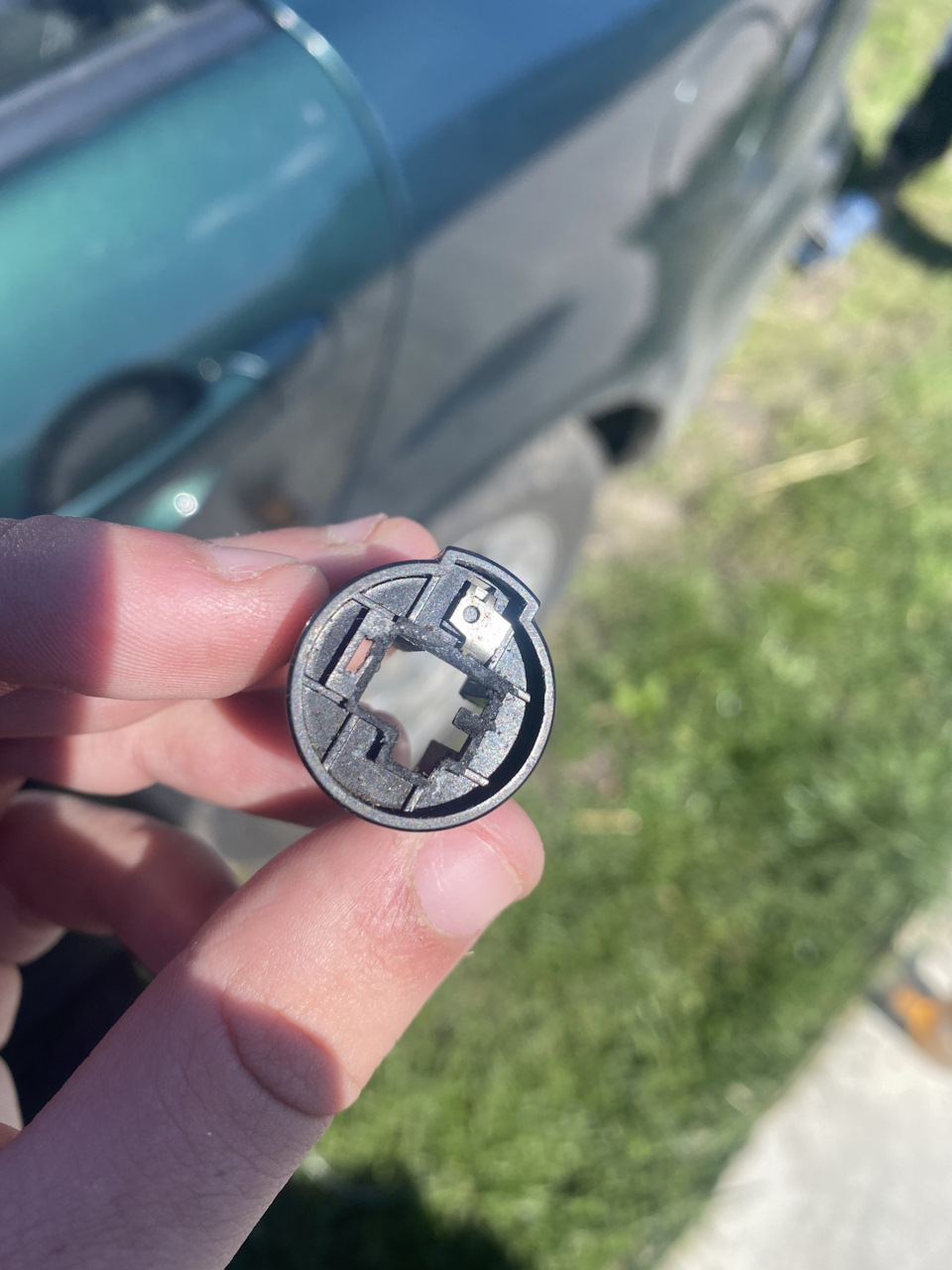 Подключить прикуриватель напрямую — Mazda 6 (1G) GG, 2 л, 2004 года ...