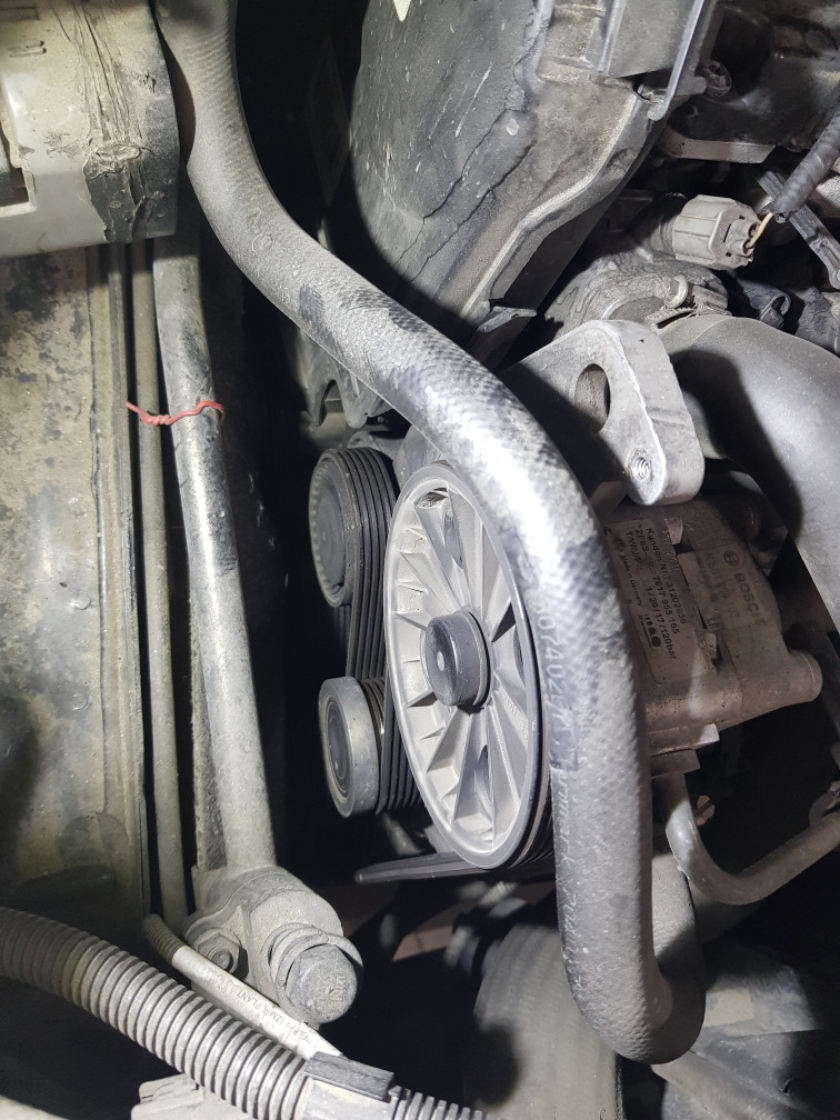 Схема приводного ремня вольво хс90. Грм volvo xc90 2. Грм вольво xc90 d5. Замена ремня volvo xc90. Приводной ремень вольво xc90 дизель.