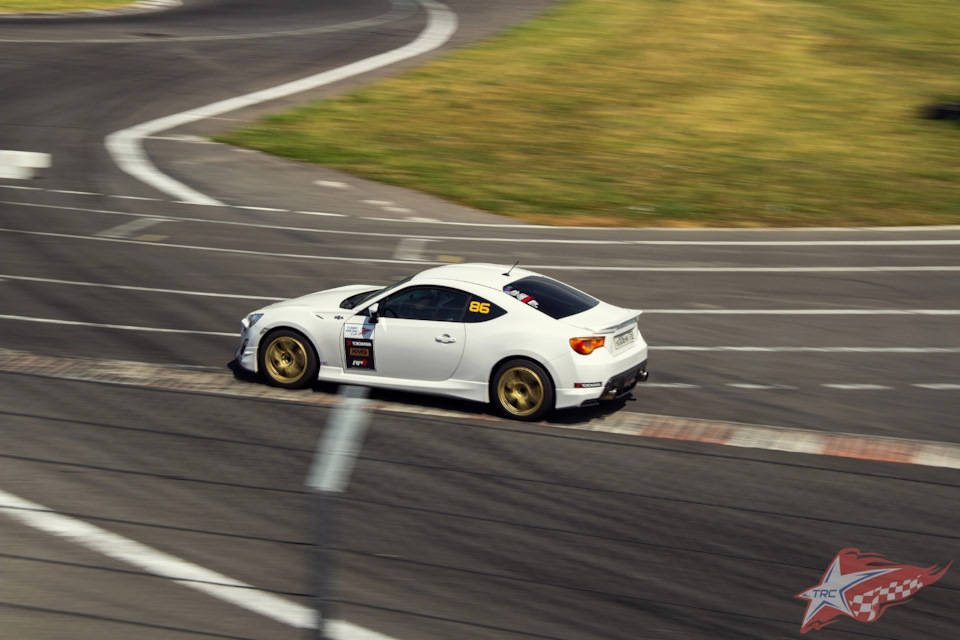 Toyota 86 gt vs Porsche