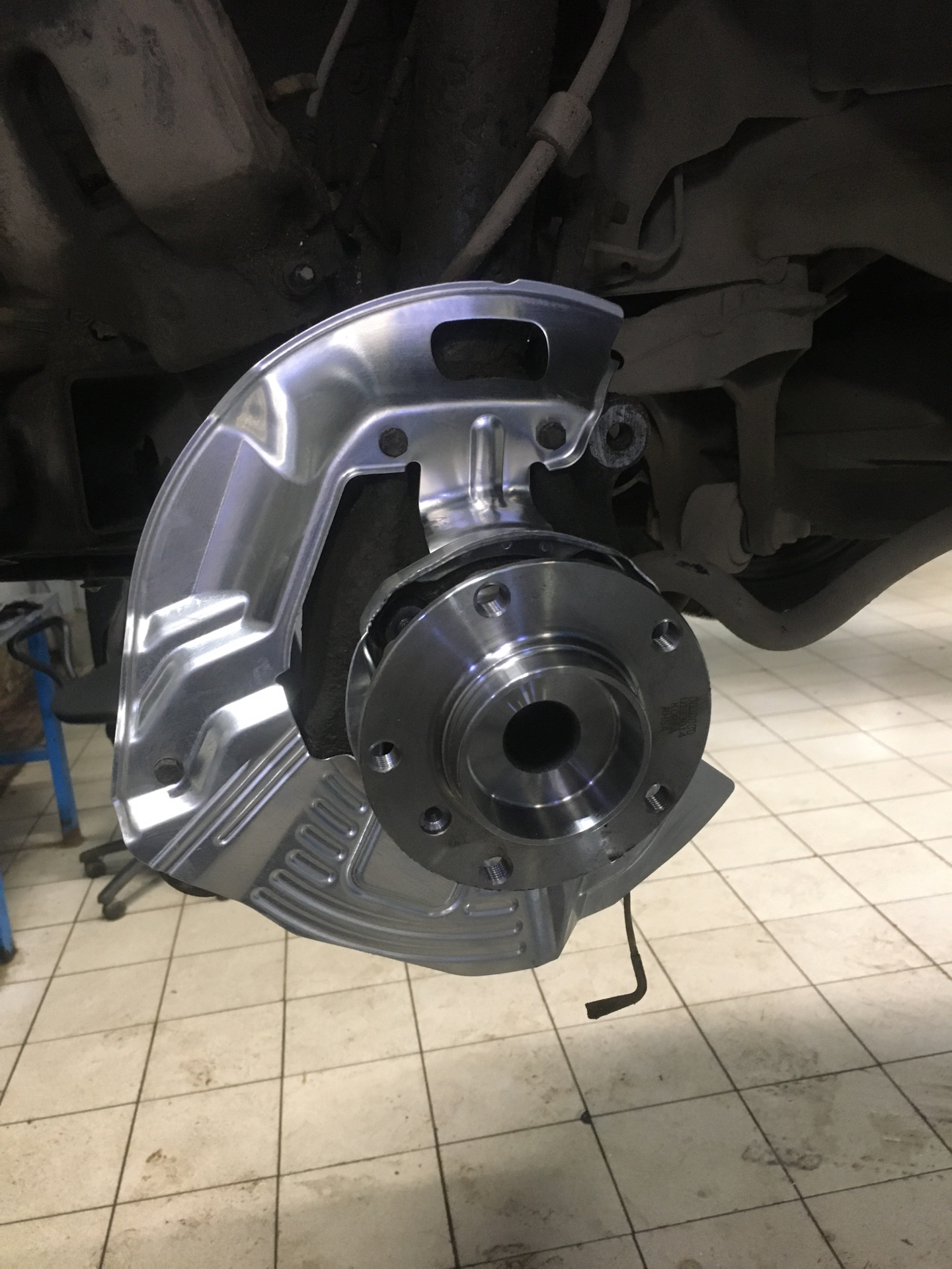 Замена ступицы и кожуха тормозного диска + замена масла с мягкой ...