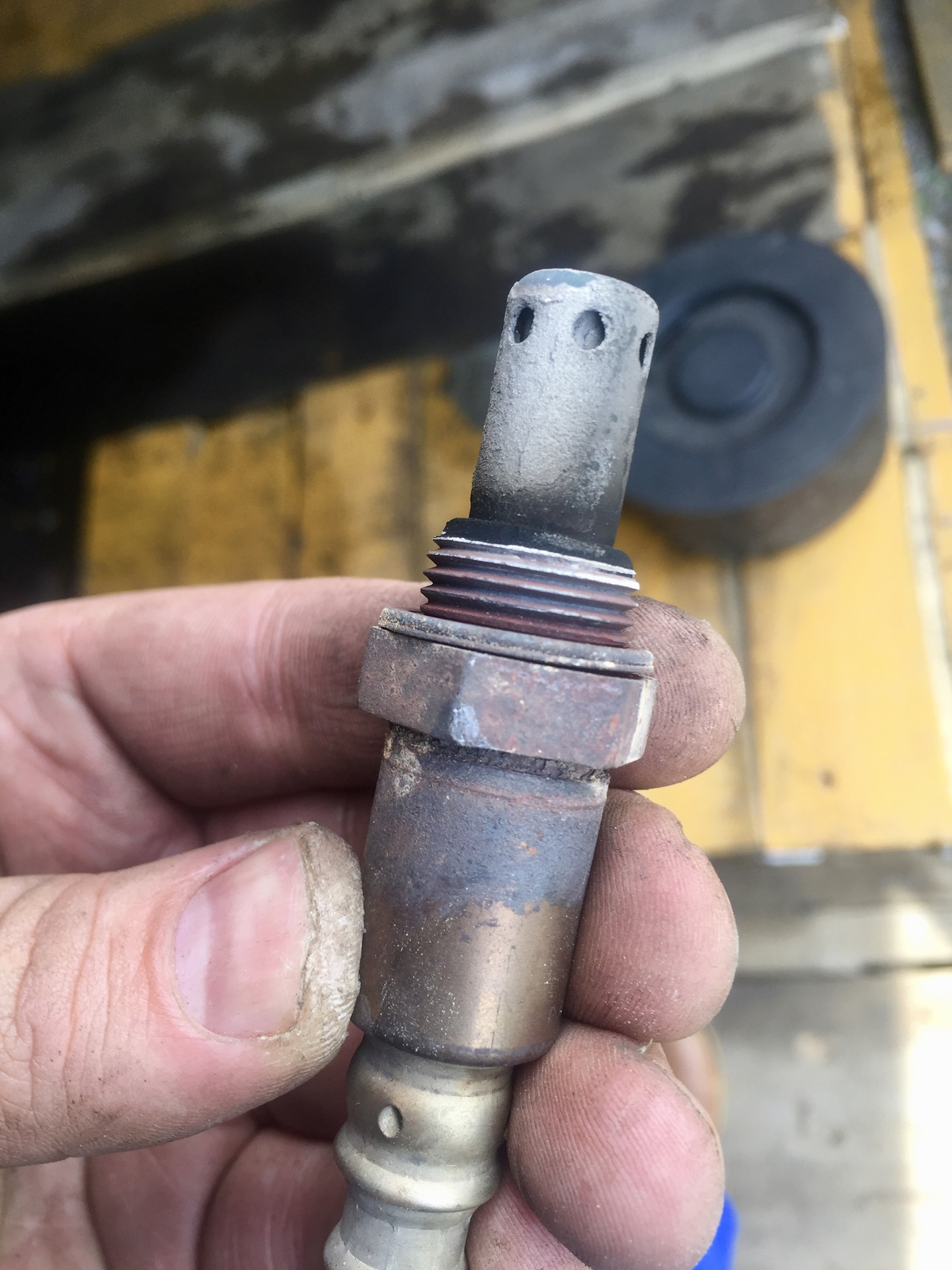 Неисправен датчик лямбда зонд. Неисправный датчик кислорода 2 ланос. Ford fusion лямбда зонд. 11. Датчик кислородный nissan 22740-5c000.