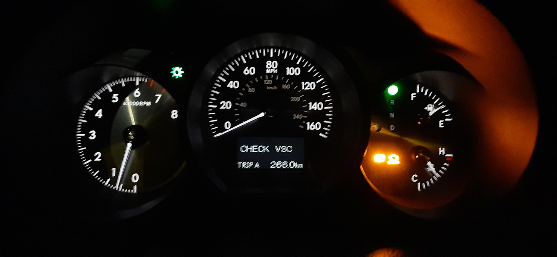 Лексус ошибка vsc. Check VSC Lexus gs300. Лексус GS 300 check Voltage. Lexus GS 300 ошибка VSC.