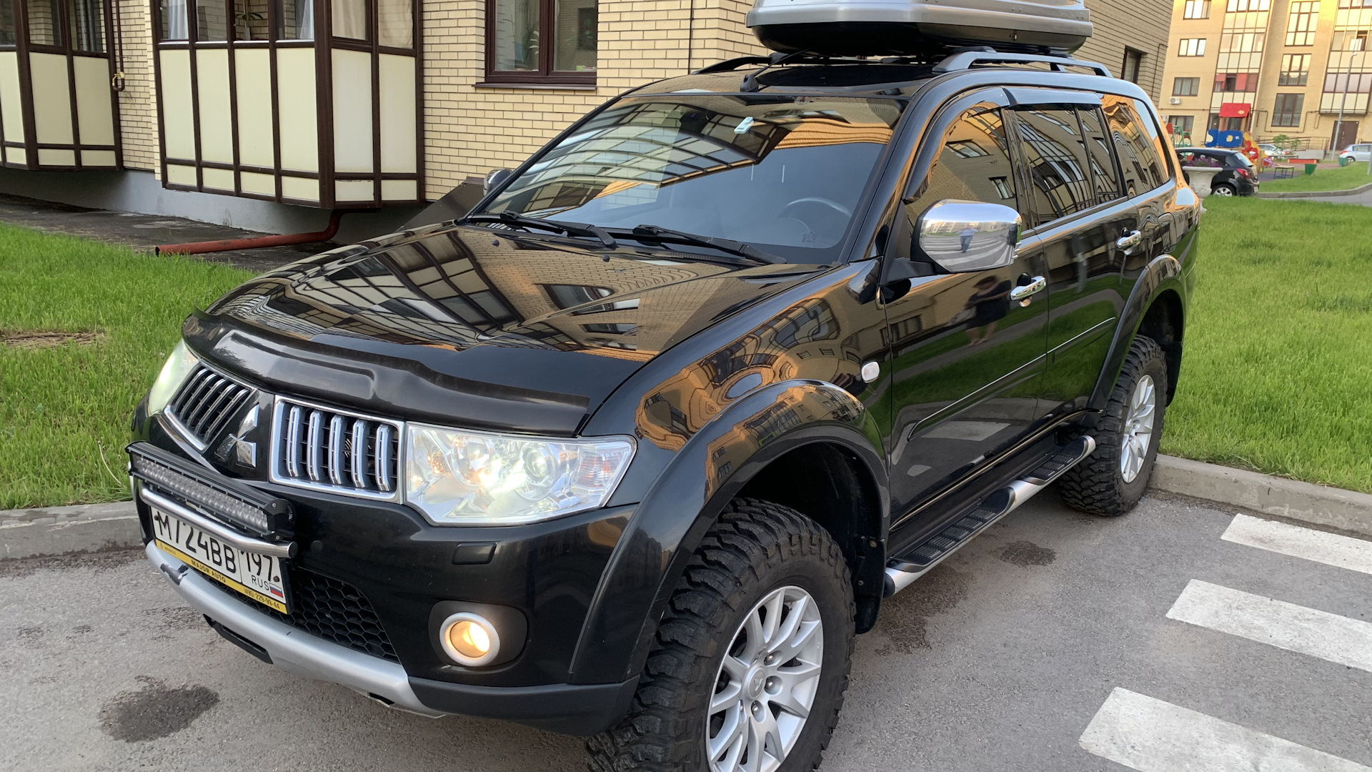 Mitsubishi pajero sport 2. Mitsubishi Pajero Sport 2010. Mitsubishi Pajero Sport 2.5. Паджеро спорт 2 2010.