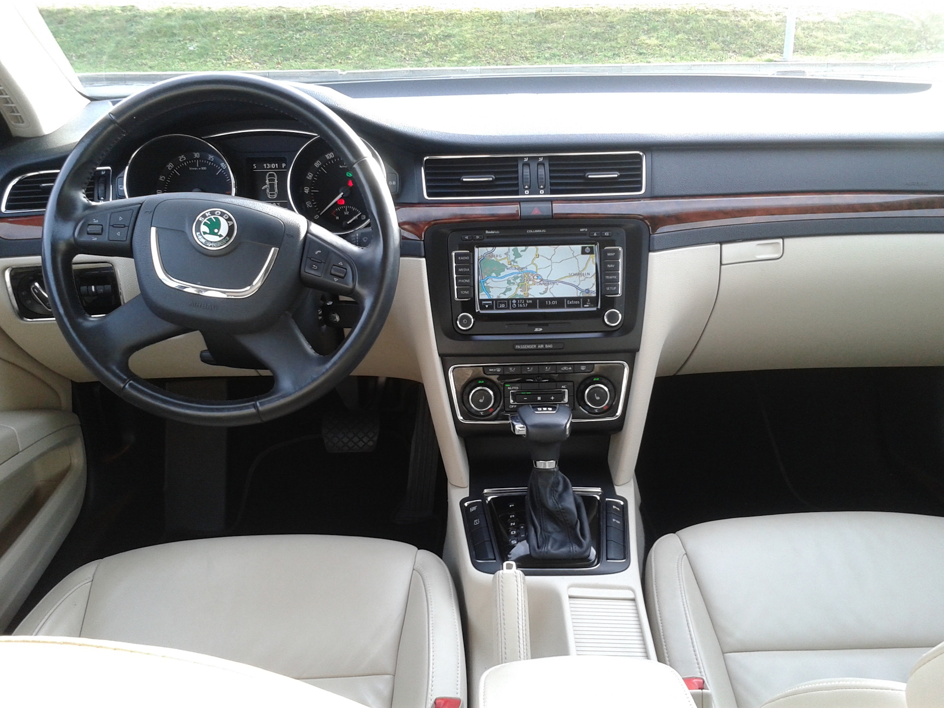 Шкода суперб 2014 салон. Суперб салон 2012. Лайки для шкода суперб 1. Шкода суперб 1. 8.