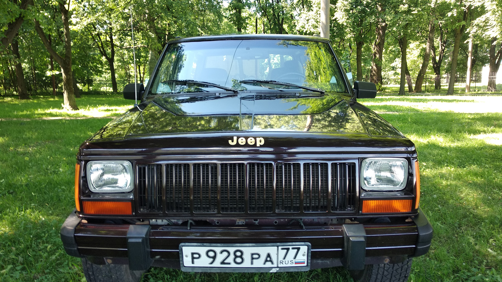 Jeep cherokee xj 4.0. Jeep Cherokee VIN. Jeep Cherokee II (XJ) 10.1986-09.1990. Джип 1990 года. Jeep Cherokee XJ обои на телефон.