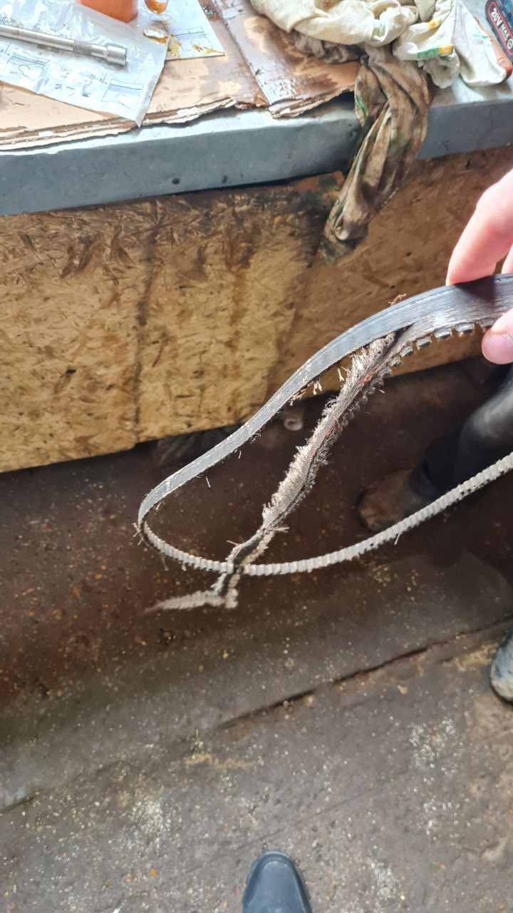 Заклинило ролик ГРМ, ну и все последствия… — Lada Гранта, 1,6 л, 2015 ...