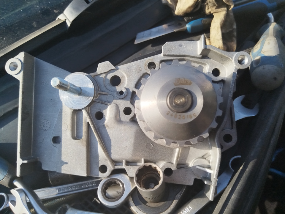 Новая помпа Валео — Renault Kangoo (1G), 1,6 л, 2007 года | плановое ТО ...