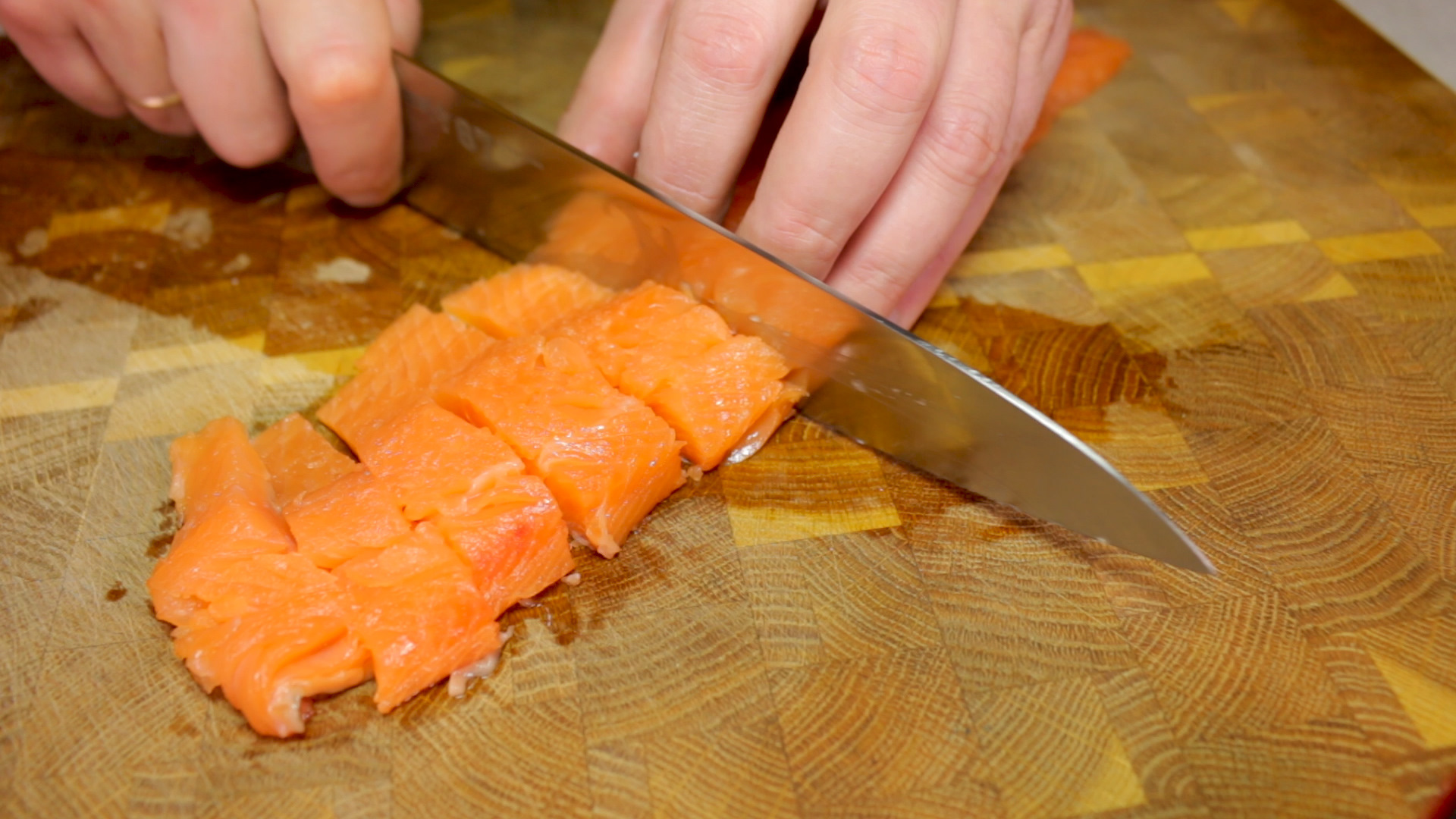 Рецепт рыбы по фински. Форель по фински. Режет кубиками