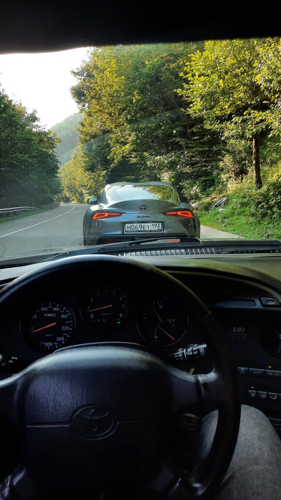 И конечно же фото салона одной, на фоне другой) — Toyota Supra (80)