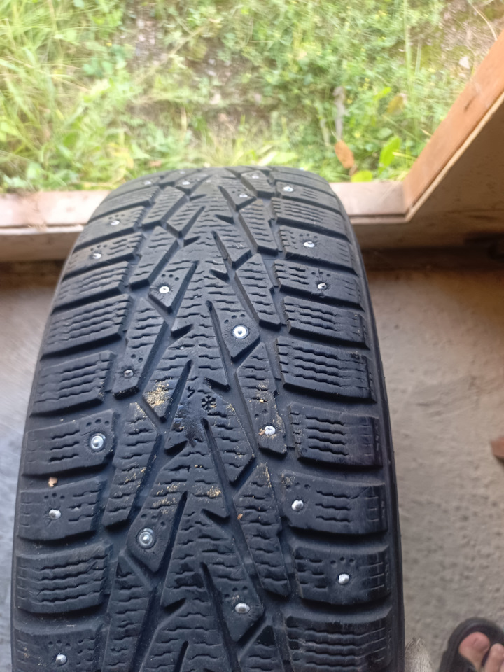 Шины зимние шипованные Nokian 195/65 R15. Б/у | 9 000 ₽ в городе ...
