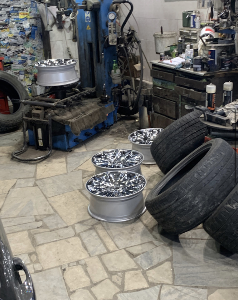 Шины летние Yokohama 235/60 R18, литые диски Chrysler 7,5Jx18 ET24 ...
