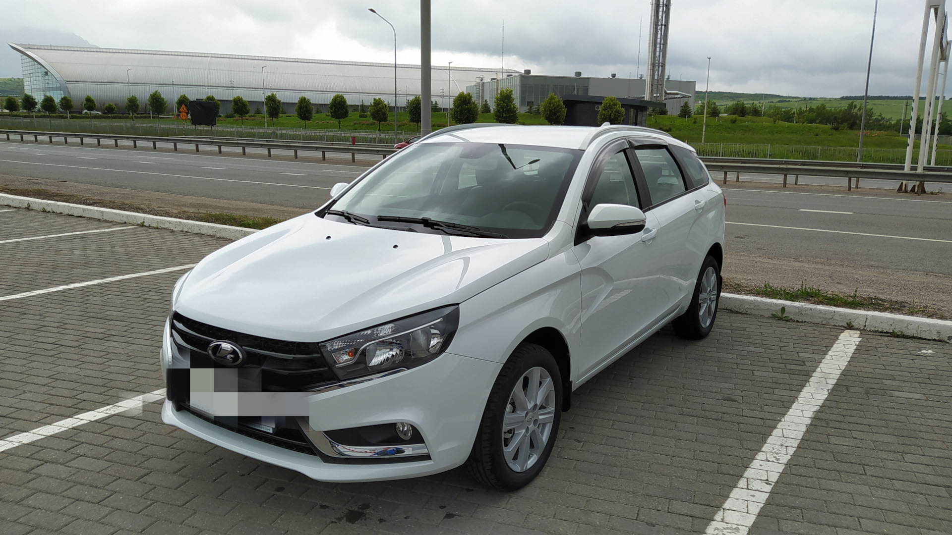 Lada Vesta SW 1.6 бензиновый 2019 | 