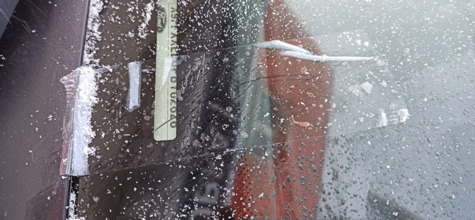 Трещина на лобовом((( — Ford Focus II Hatchback, 1,6 л, 2011 года ...