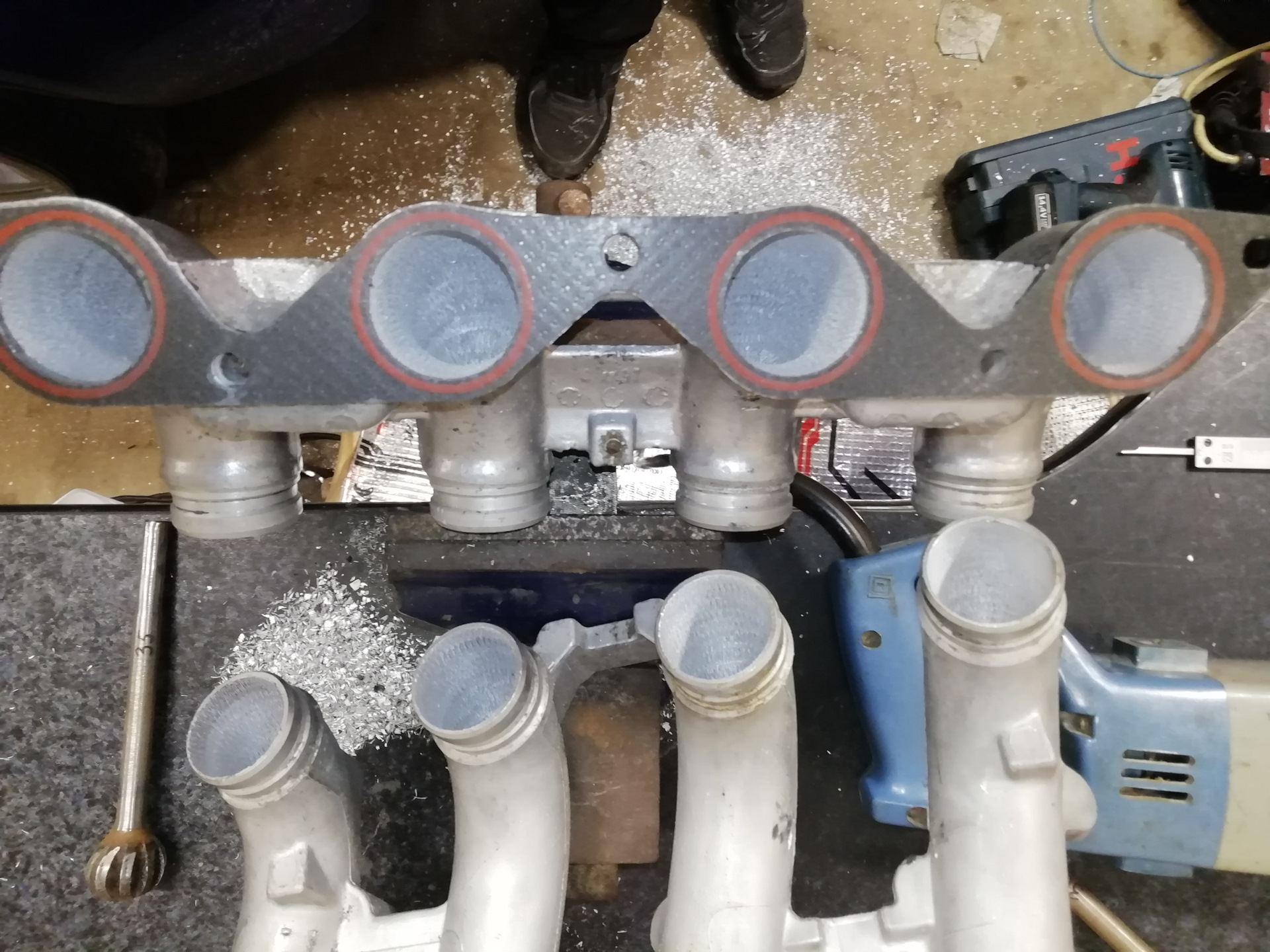 Распилить приставка. Приставки на з с. Столик на котором пилят как называется. Приспособление для циркулярной пилы для распила под углом 45 градусов. Распил ресивера ваз 2112.