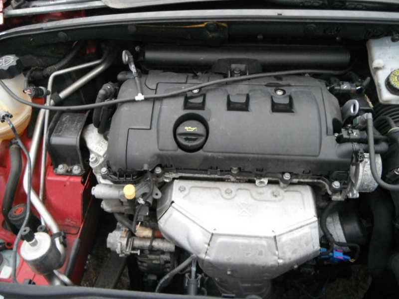 Крышка двигателя ер6 1.6 120л. с. 0137.89 на Peugeot 308 (1G). Б/у ...