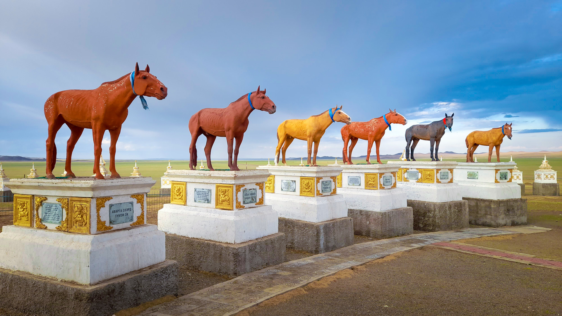Арвайхээр. Арвайхээр Монголия. Кладбище лошадей в Монголии. Монголия 2023. Монголия 2023 фото.
