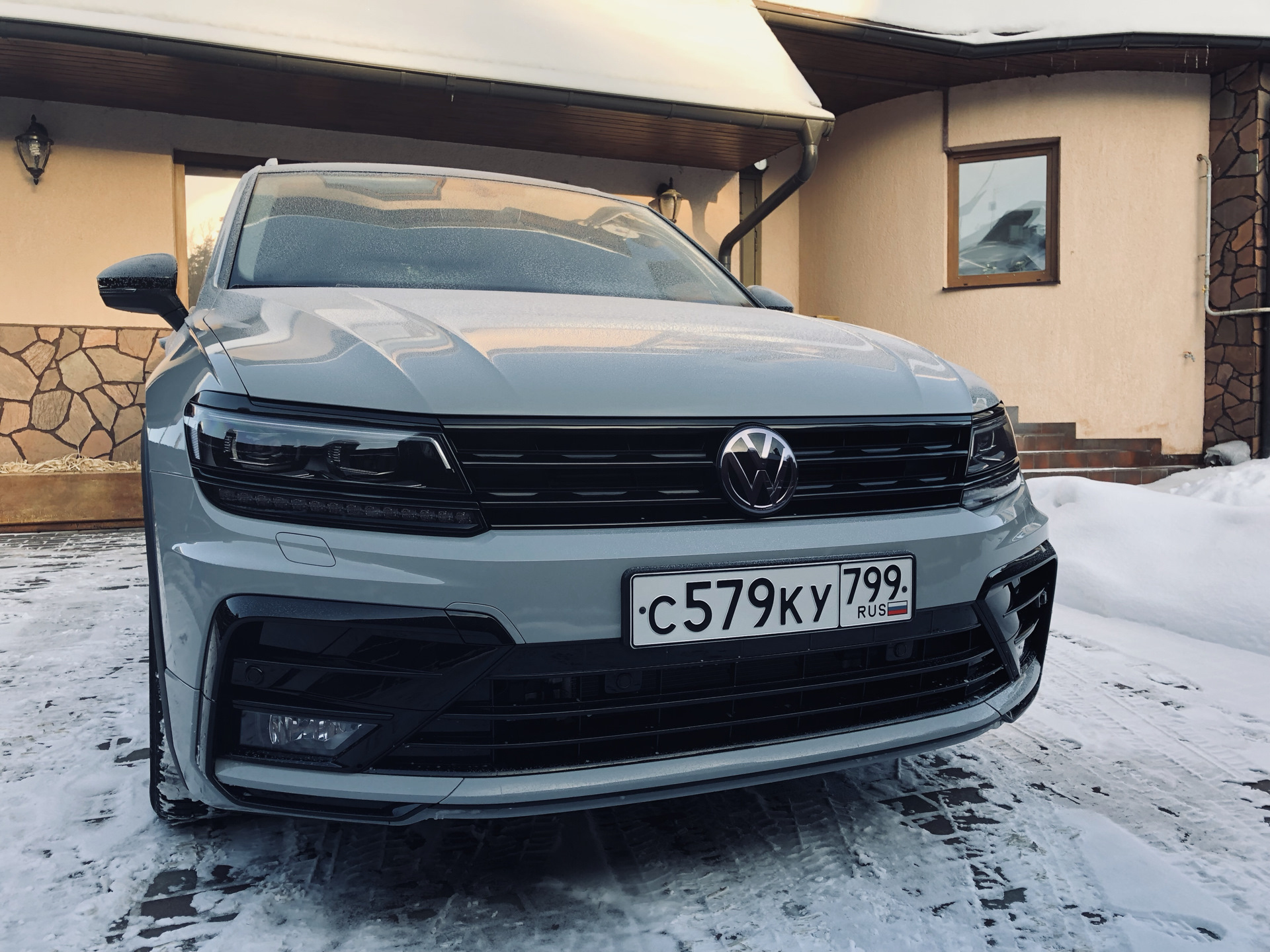 Tiguan 2 фары. Тигуан 2019 тонировка фар. Тонированные фары Тигуан 1. Tiguan 2 Tuning.