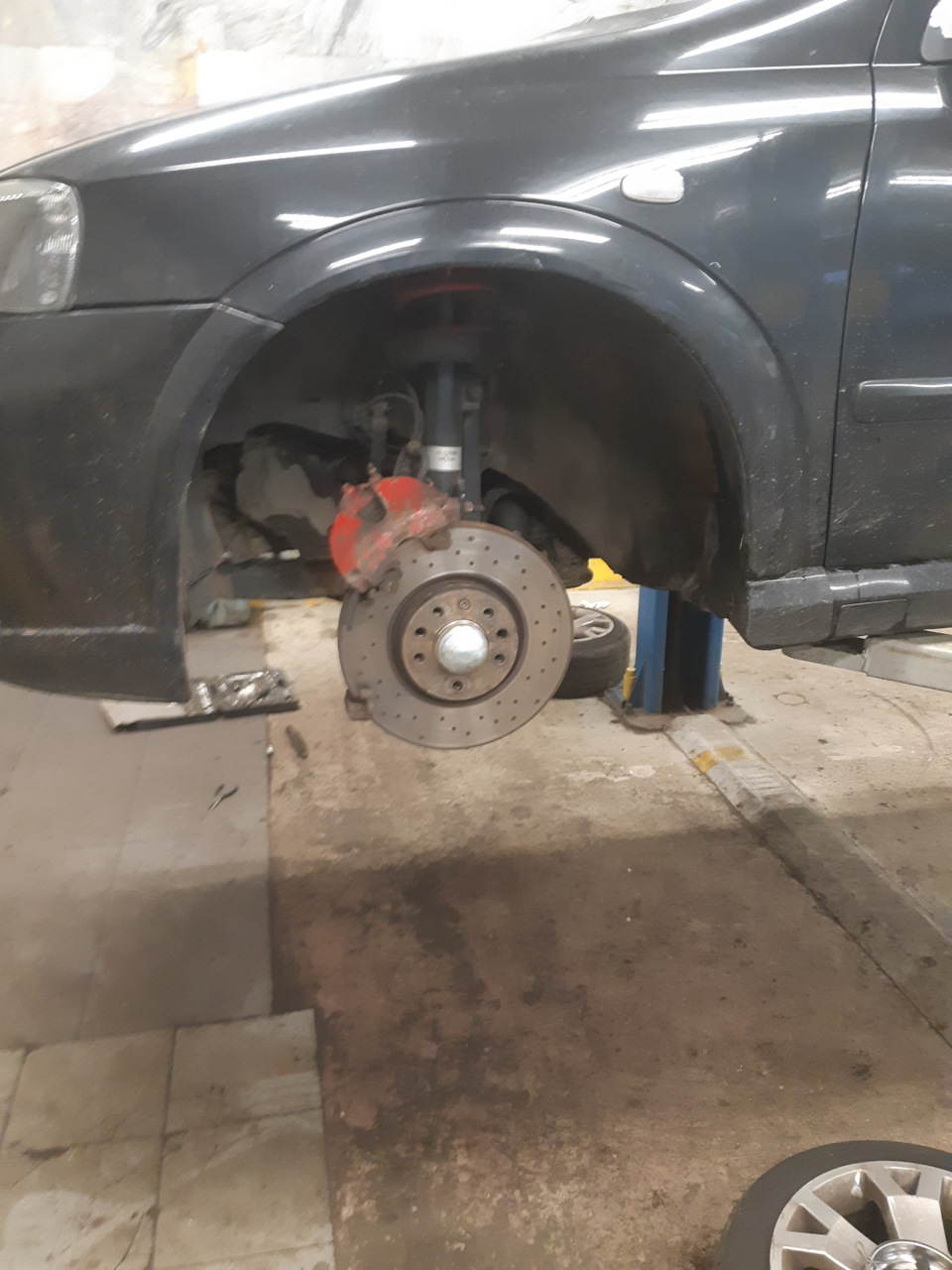 Замена колодок в круг Brembo. Первый раз в сервисе самообслуживания ...
