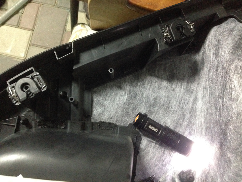 кто-то до меня оторвал крепления клипс, но я их закрепил луче чем на заводе в Германии! — Volkswagen Passat Variant (B6)