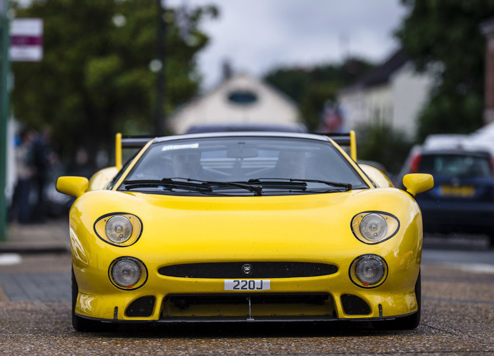 Jaguar xj220 салон