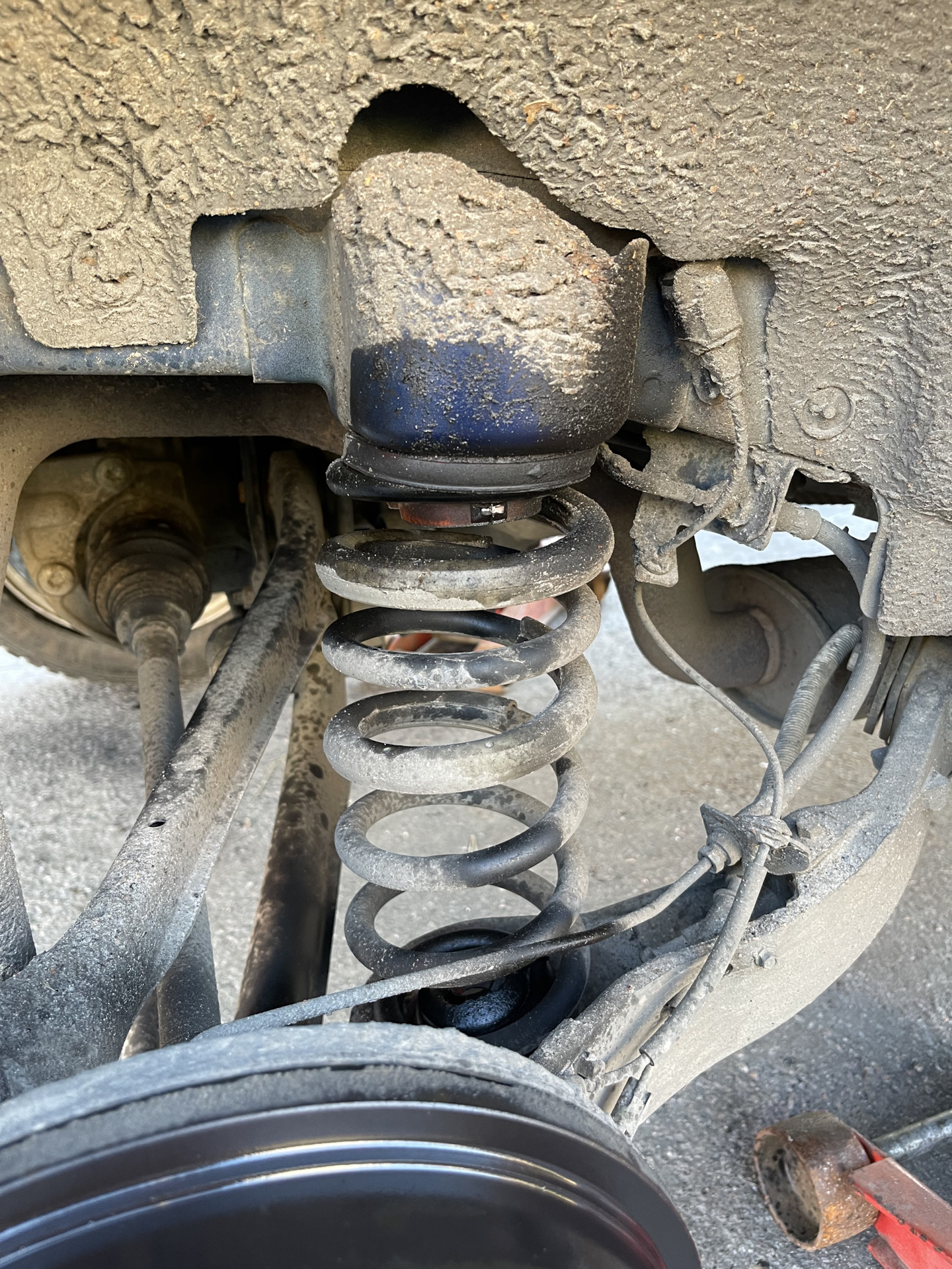 Прокладка пружины, , , — Ford EcoSport, 2 л, 2018 года | запчасти | DRIVE2