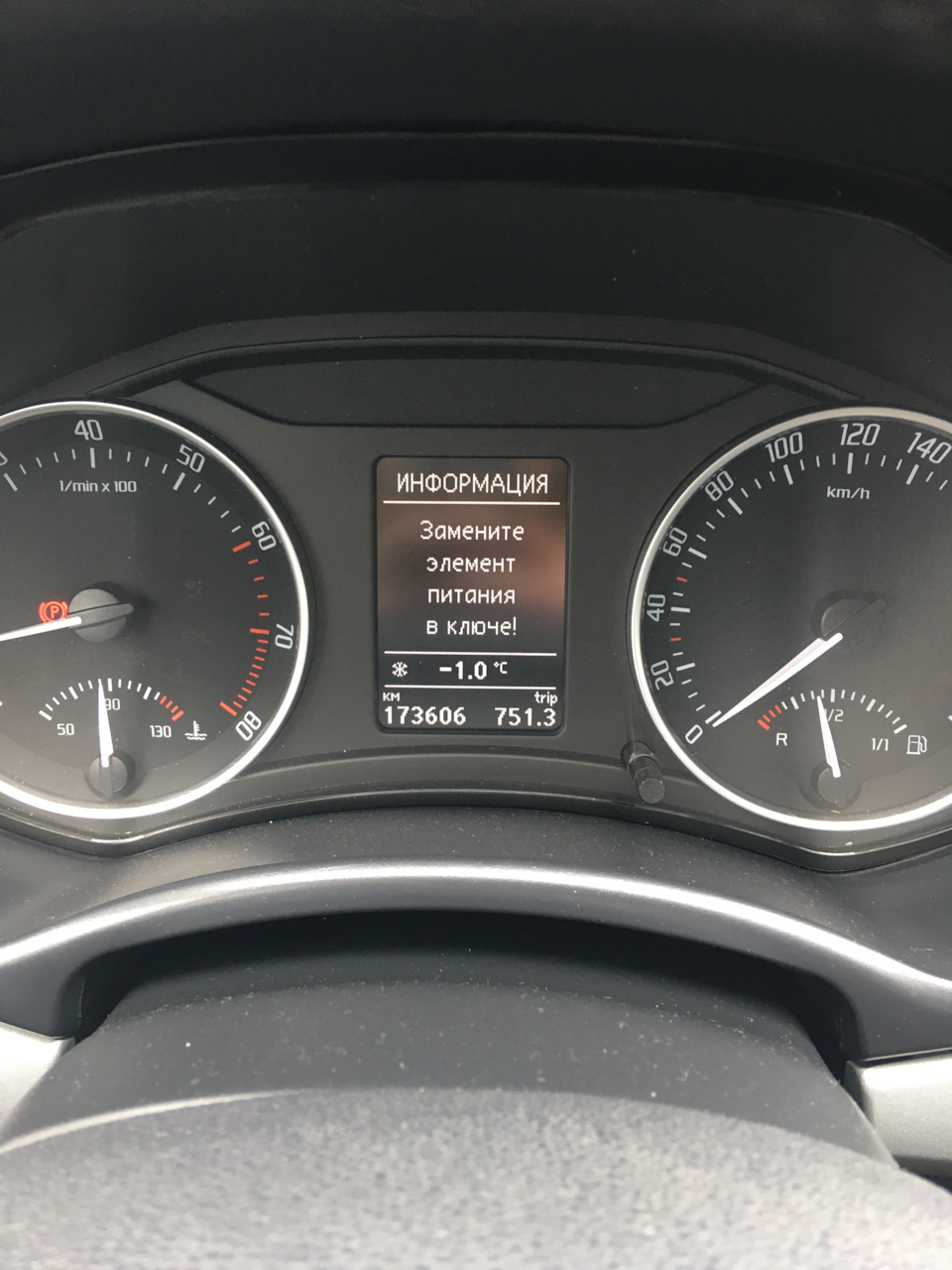 Замена батарейки в ключе) — Skoda Octavia A5 Mk2, 1,6 л, 2011 года ...