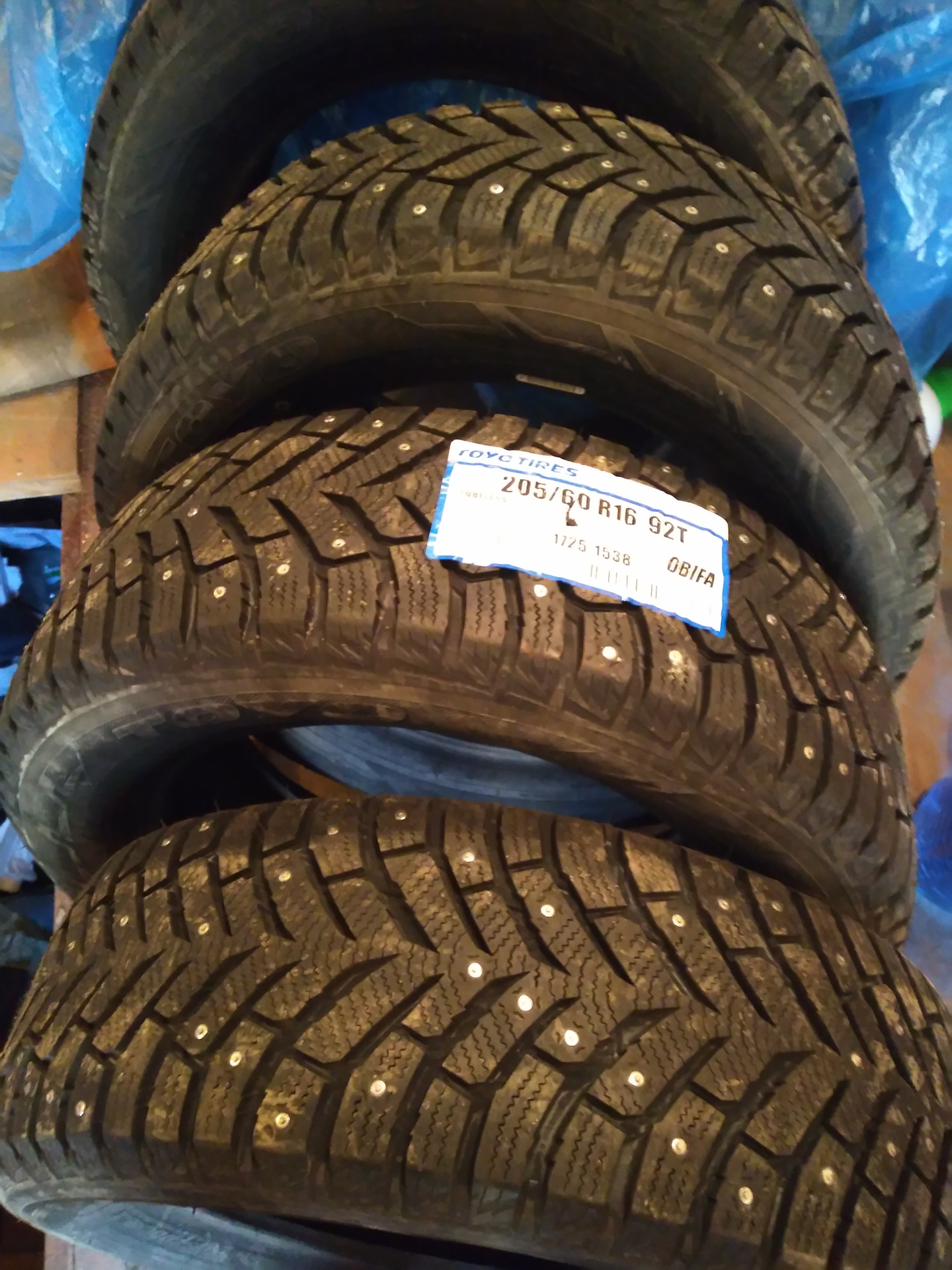 Toyo observe ice freezer. Шип Toyo OBIFA 215/60r16 95t tw00676. Резина Toyo observe Ice Freezer 235/55 r17.