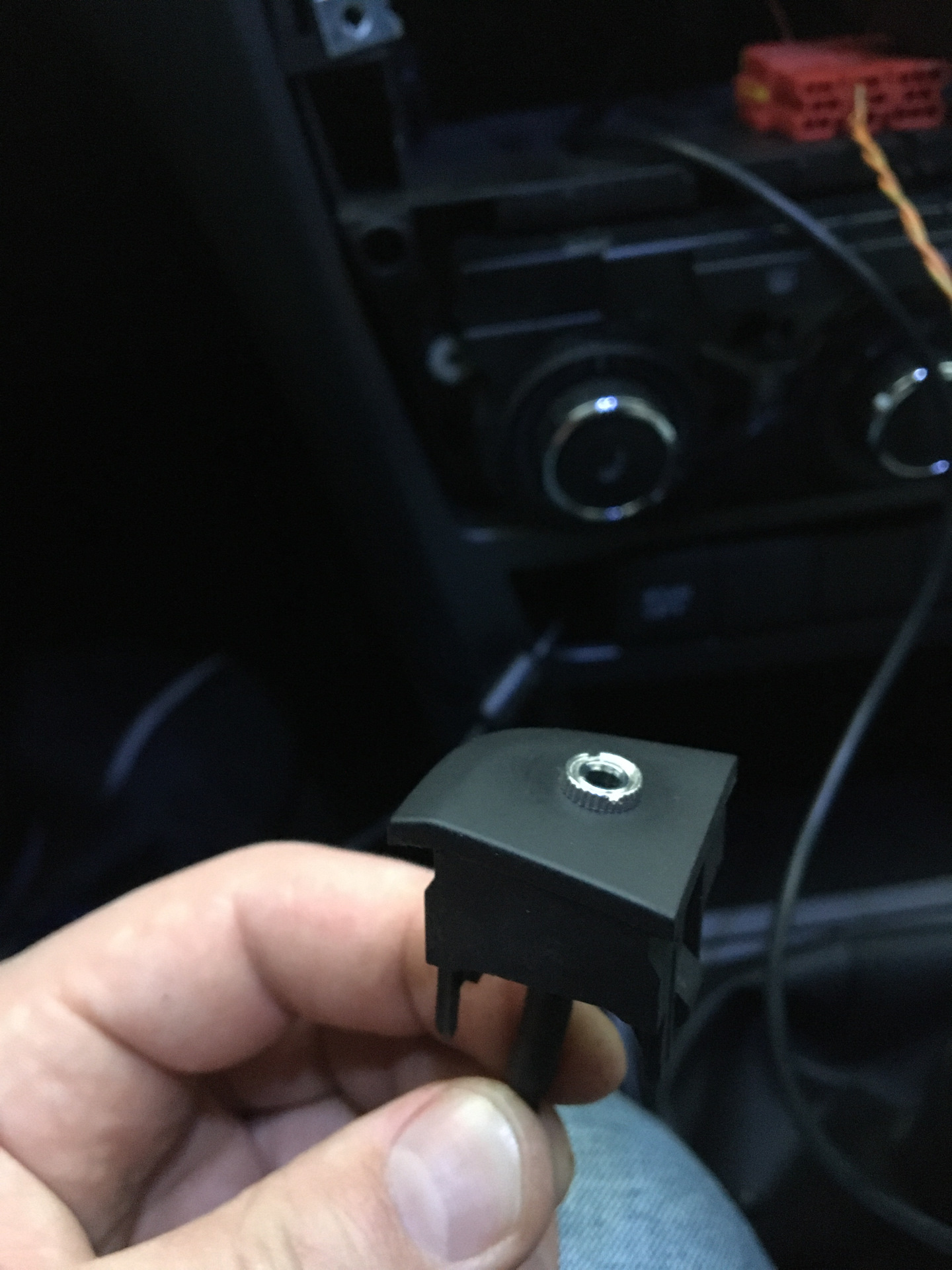 Шкода аукс. Разъем aux для Skoda Yeti.