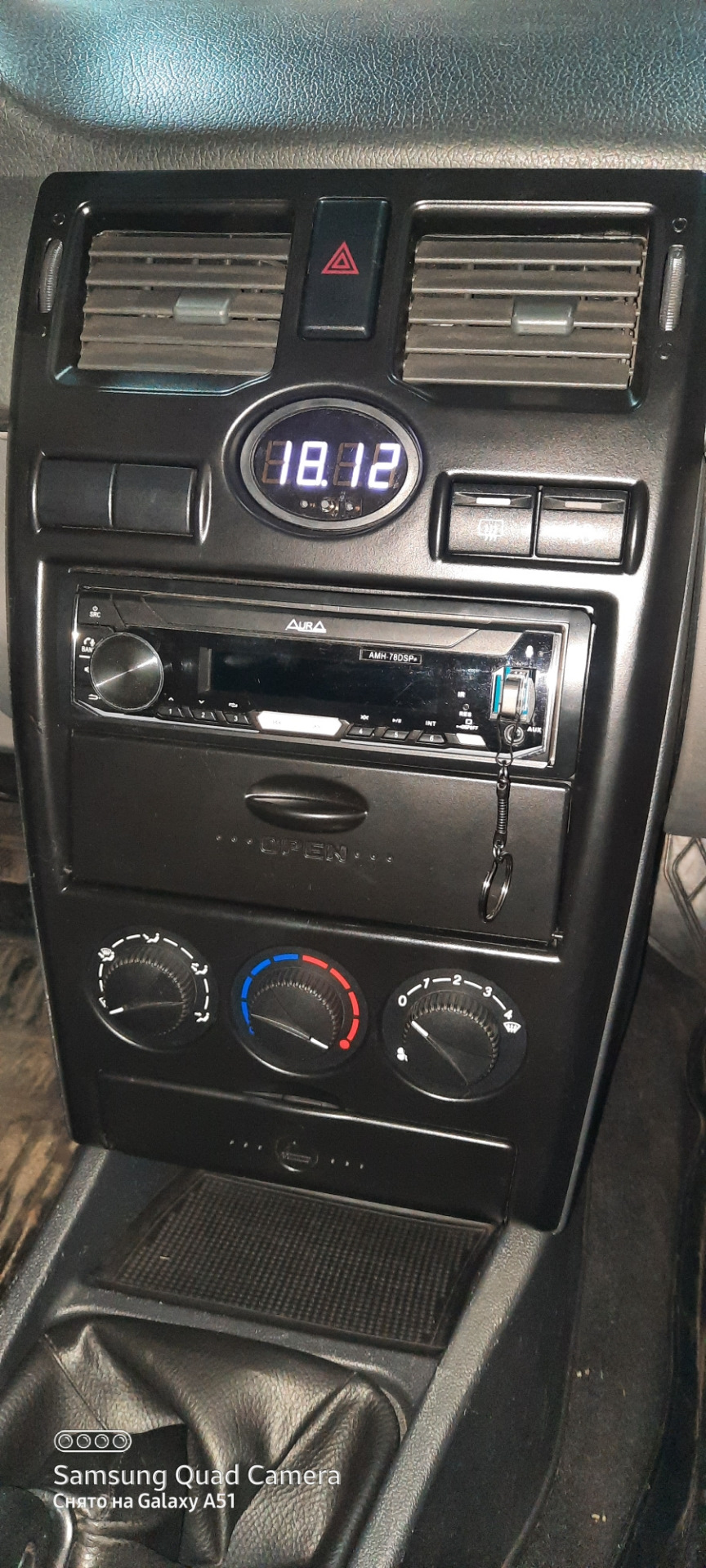 Часы и покраска консоли — Lada Приора седан, 1,6 л, 2010 года ...