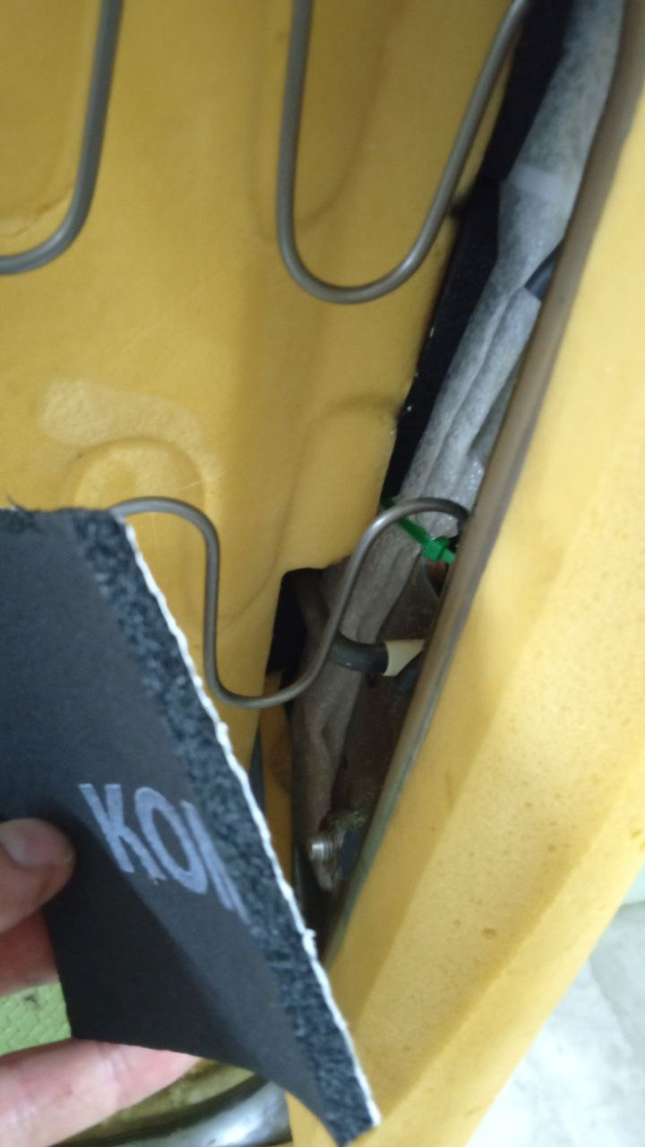 таким материалом немного подлечил проблемные места на спинке — Chevrolet Lacetti SW