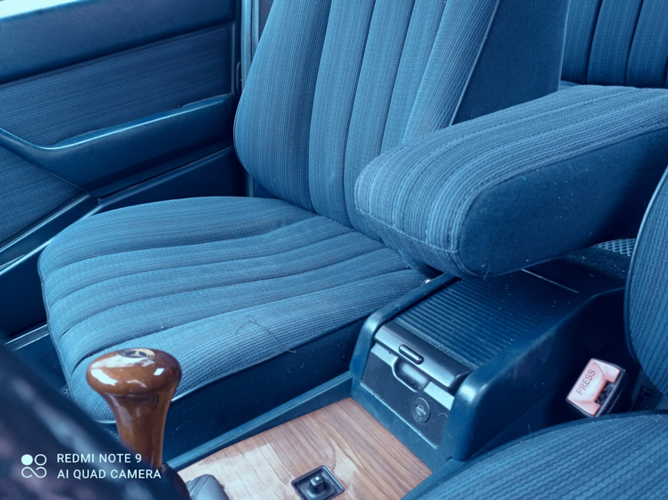 Реанимировал подлокотник — Mercedes-Benz E-class (W124), 2 л, 1988 года ...