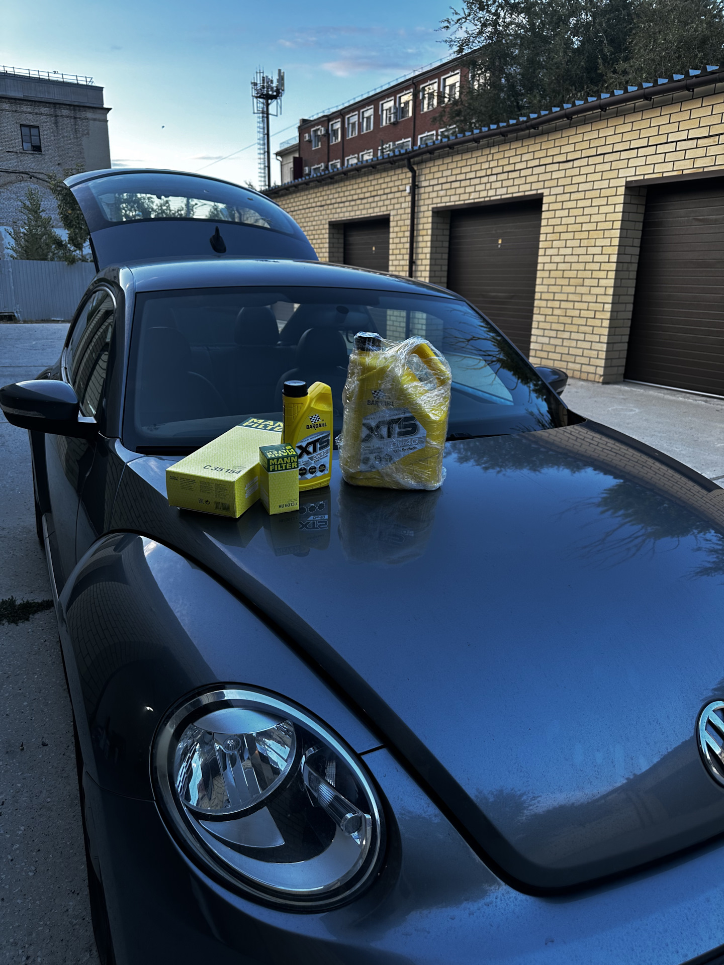 Меняем масло фильтра — Volkswagen Beetle (A5), 1,8 л, 2014 года ...