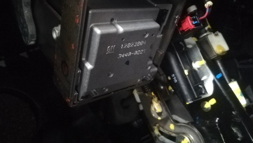 Запчасти на фото: 12823804. Фото в бортжурнале Cadillac SRX (2G)