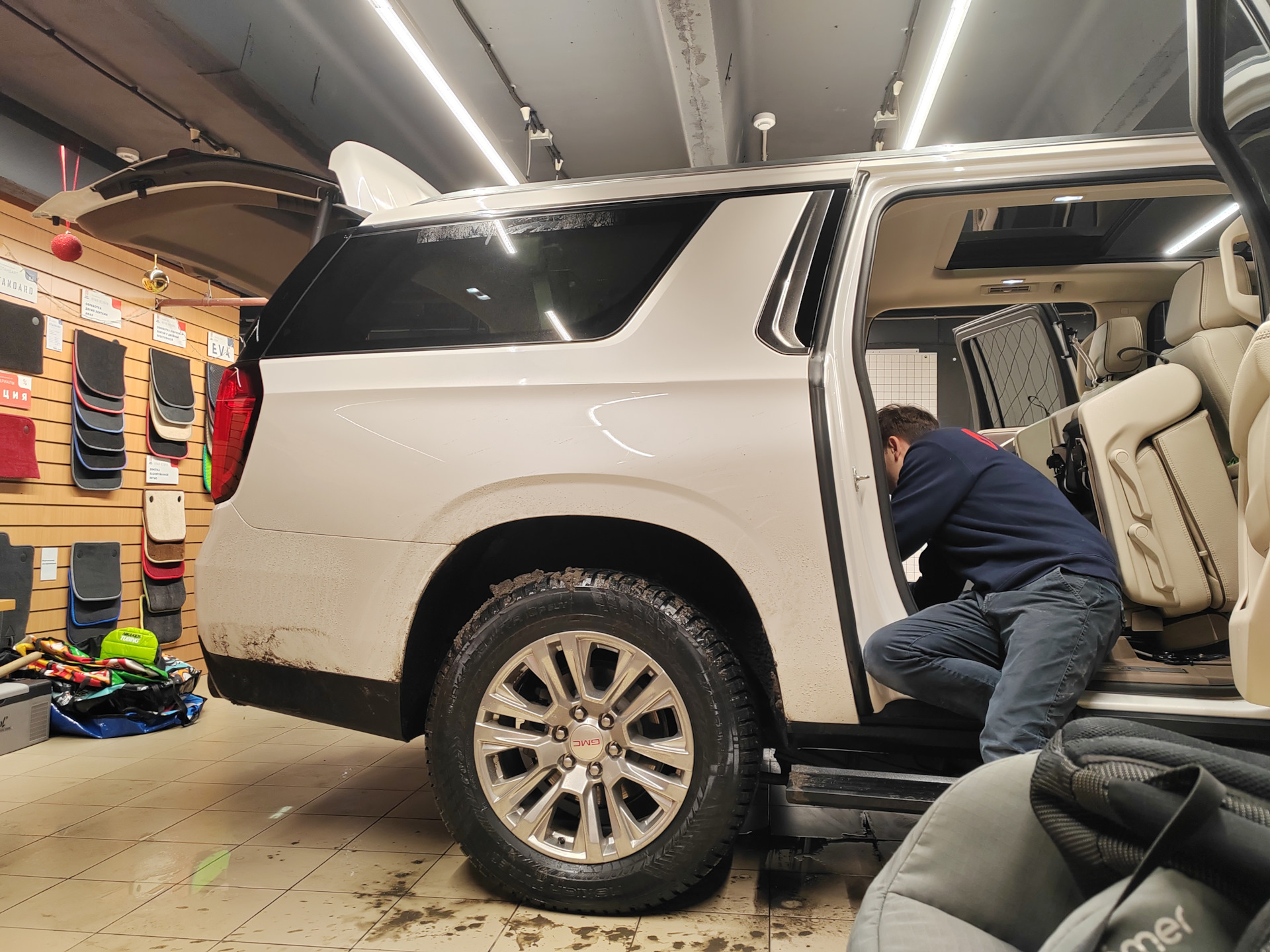 Пошив ковриков — GMC Yukon (5G), 6,2 л, 2022 года | аксессуары | DRIVE2