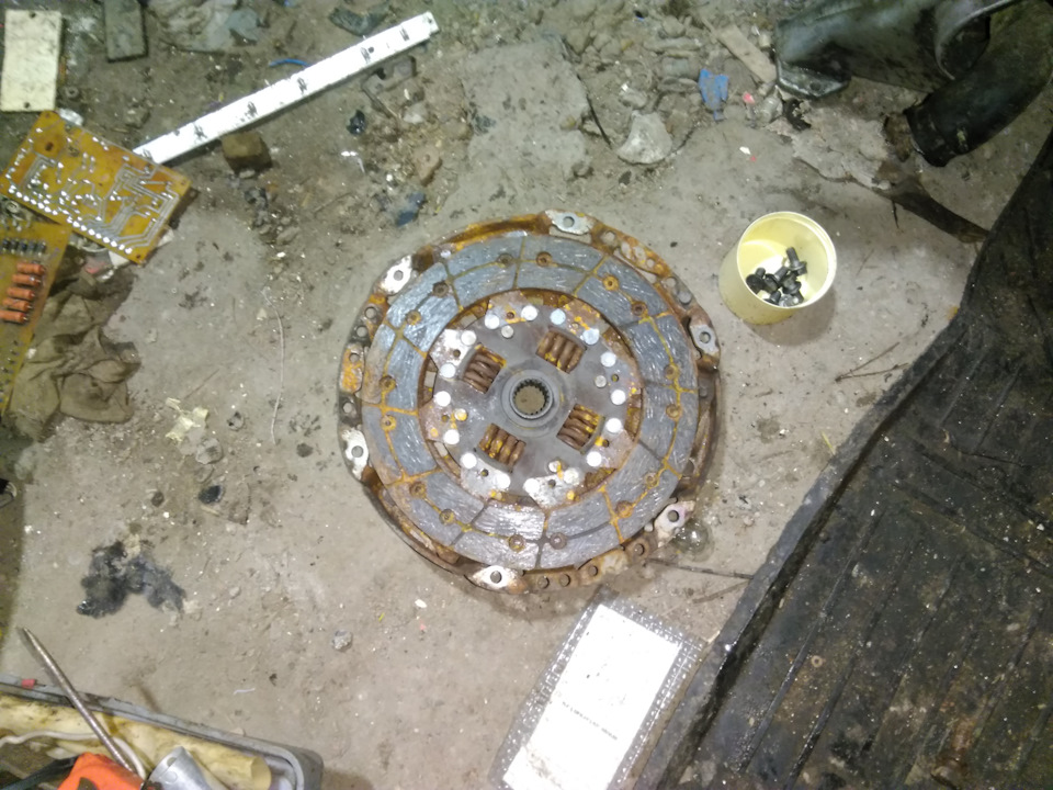 Уфа, давай до свидания. Ч.7.Сцепление, корпус термостата и первая ...