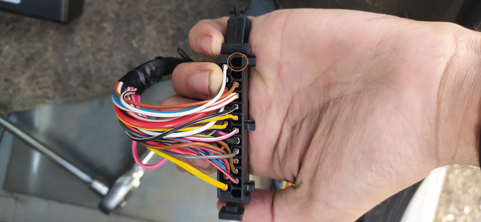 Очередной шажок к комфорту. Открывание багажника с кнопки. — Lada ...