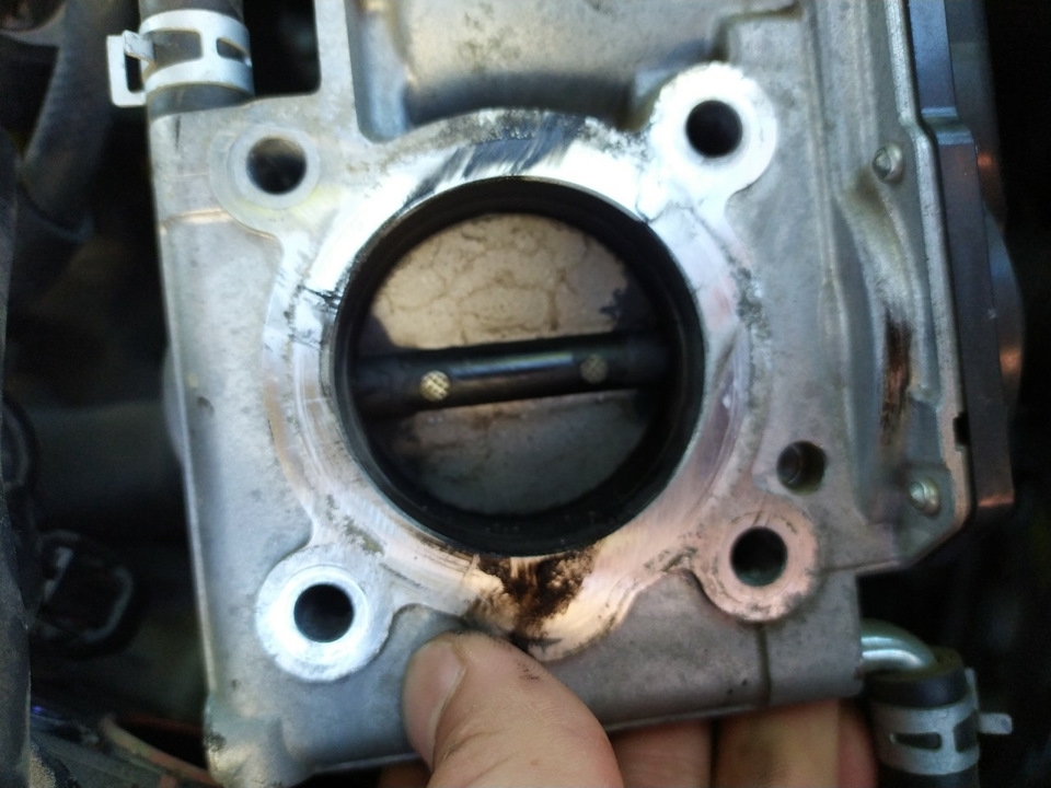 Промыл дроссельную заслонку — Mazda 3 (3G) BM, 1,6 л, 2014 года | мойка ...