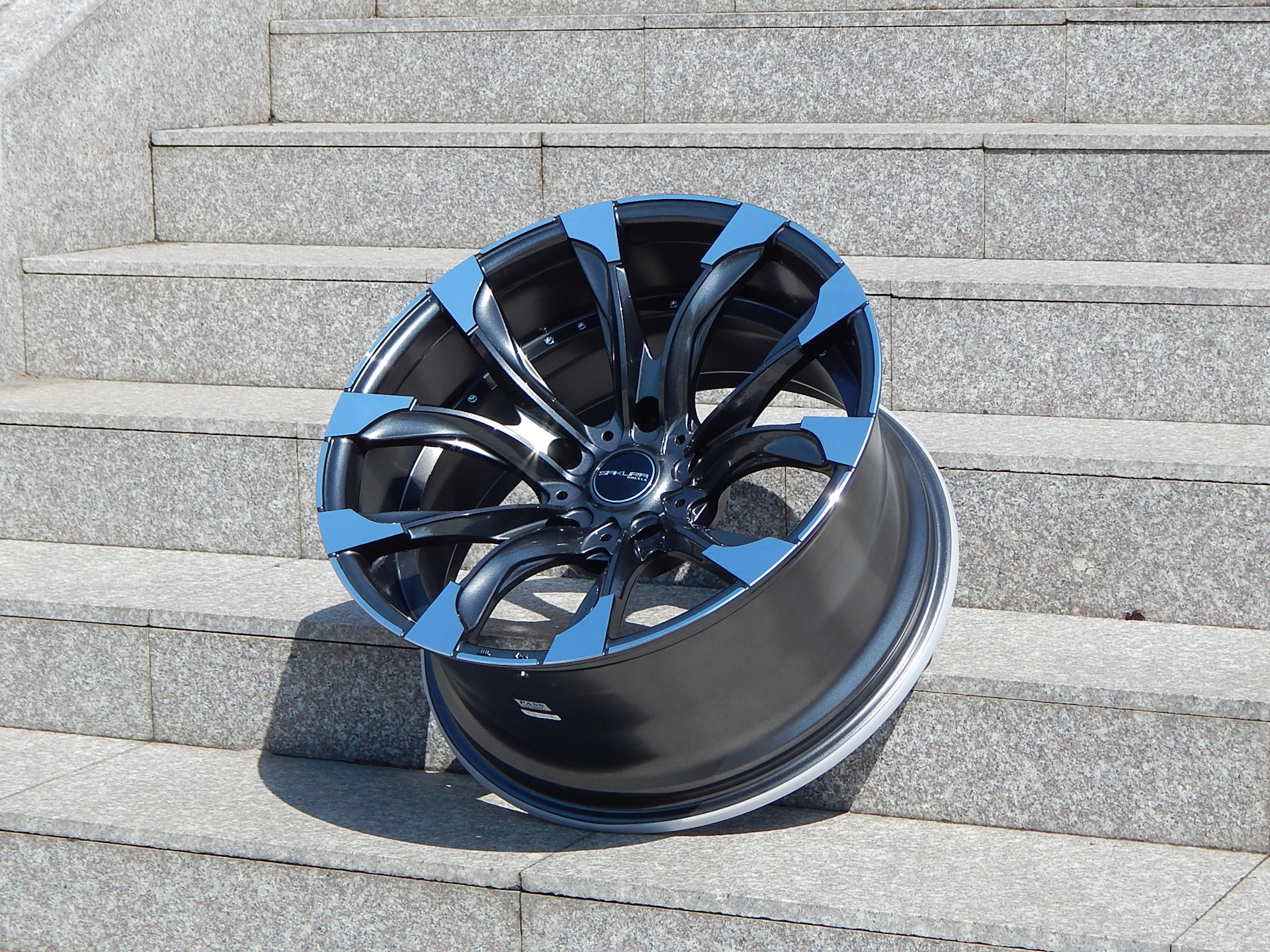 Новые диски 5 150 r18 sakura wheels белые фото