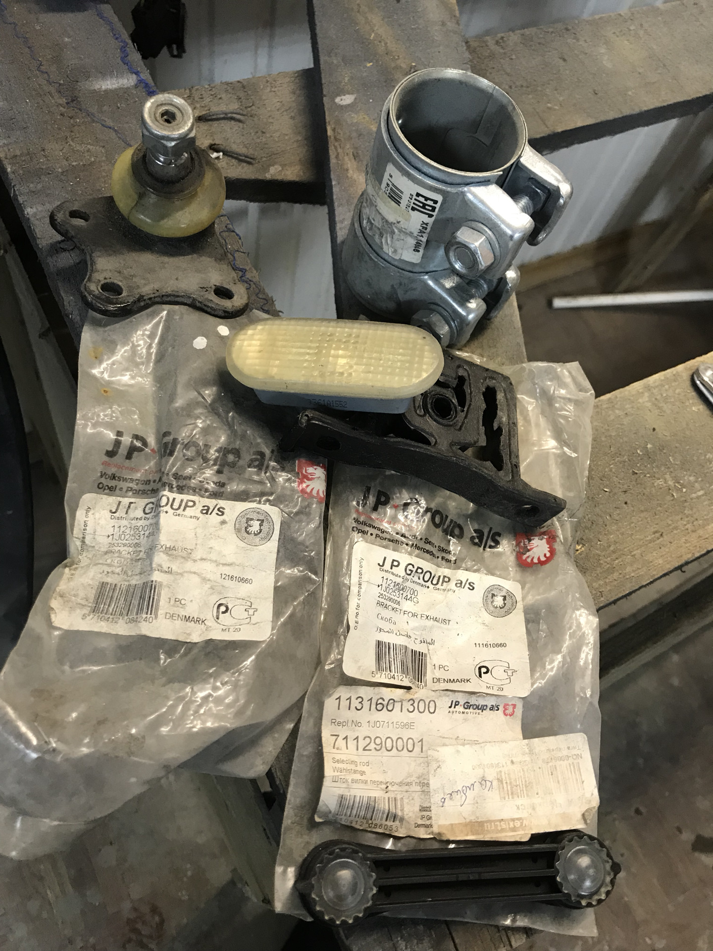 Барахолка автозапчастей алейск картинка. Запчасти мото урал и днепр. Бренды грузовых автозапчастей. Отдам запчасти. Отдам запчасти.