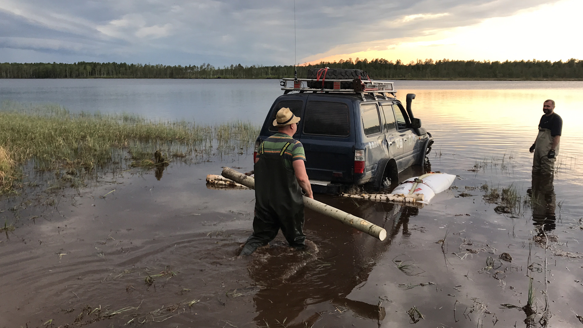 Тест-драйв пневмооболочек для переправы автомобиля через водоем — Toyota  Land Cruiser 80, 4,2 л, 1994 года | тест-драйв | DRIVE2