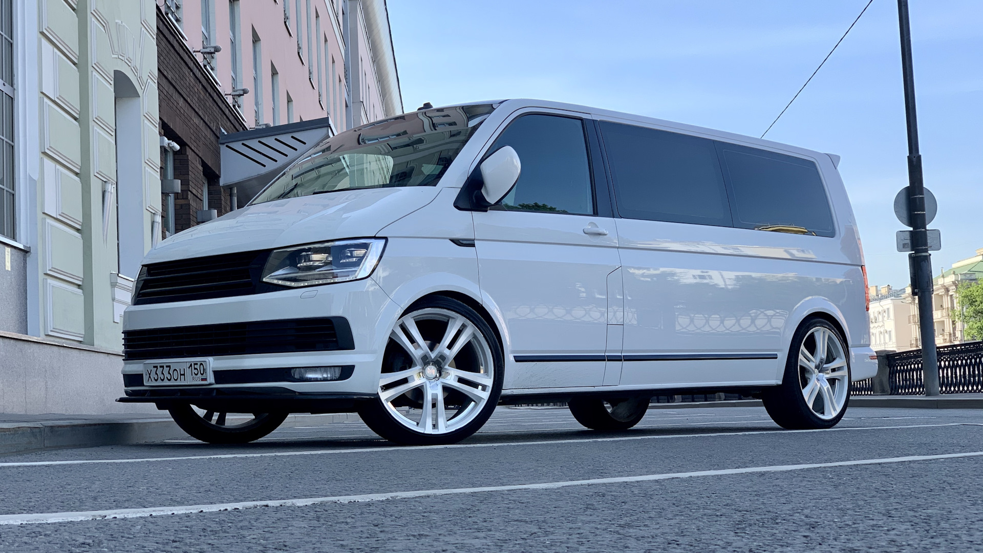 Caravelle t6. Volkswagen t6 Caravelle above. Volkswagen Caravelle t 6 сбоку. Фольксваген Каравелла 2018 года.