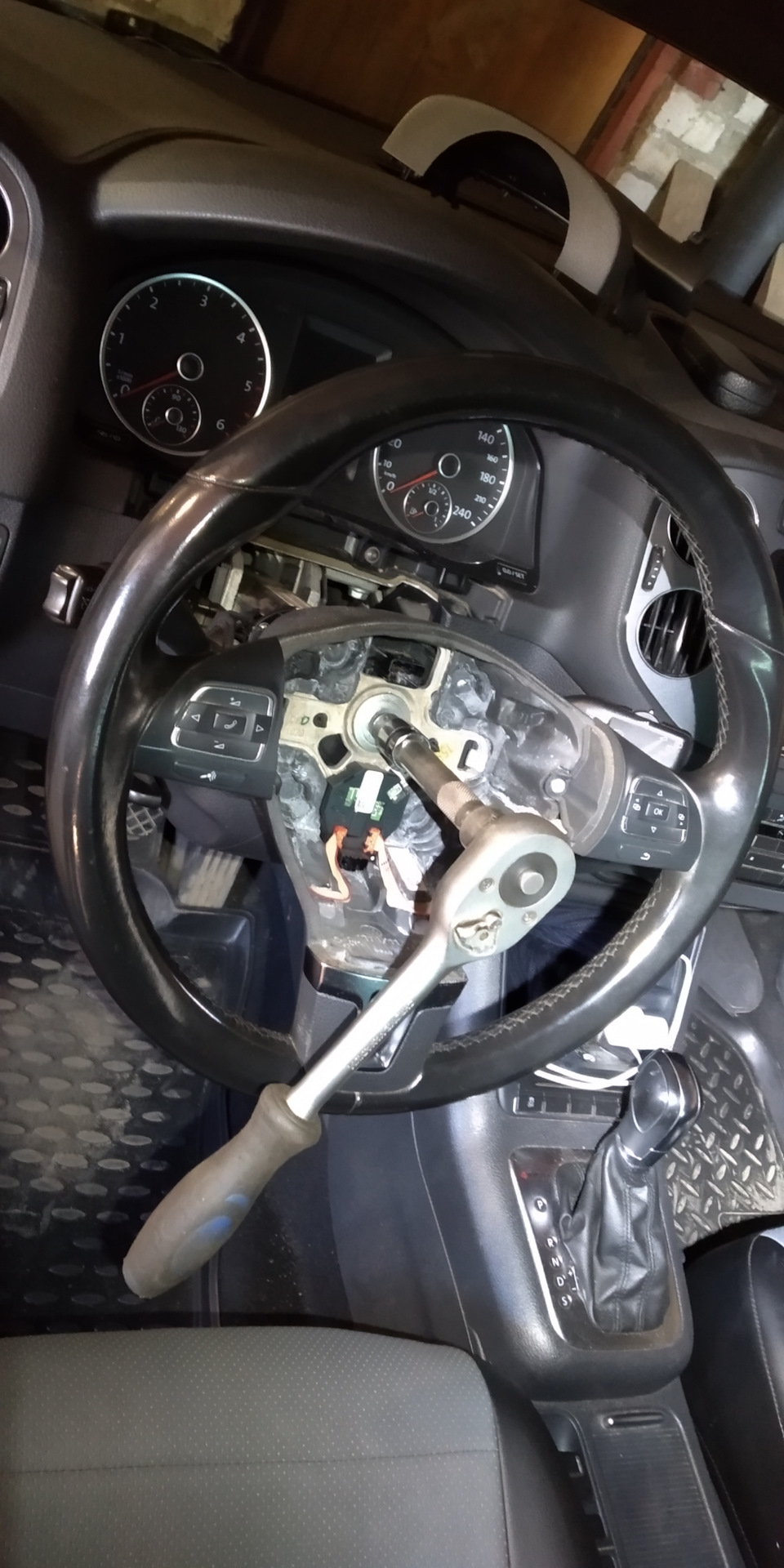 Установка руля с лепестками от Тигуан 2 — Volkswagen Tiguan (1G), 2 л ...