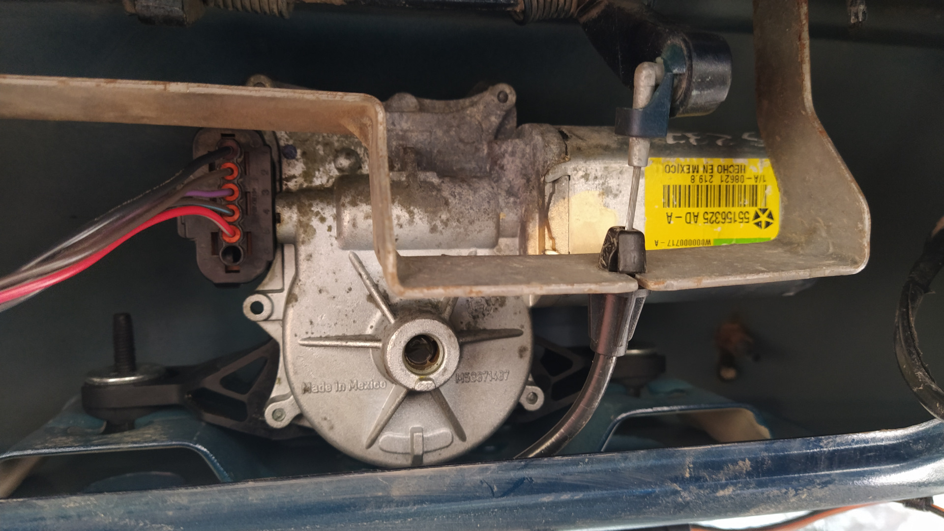 Замена мотора дворника 55156325AD и дворник Metalcaucho.68129 — Jeep ...