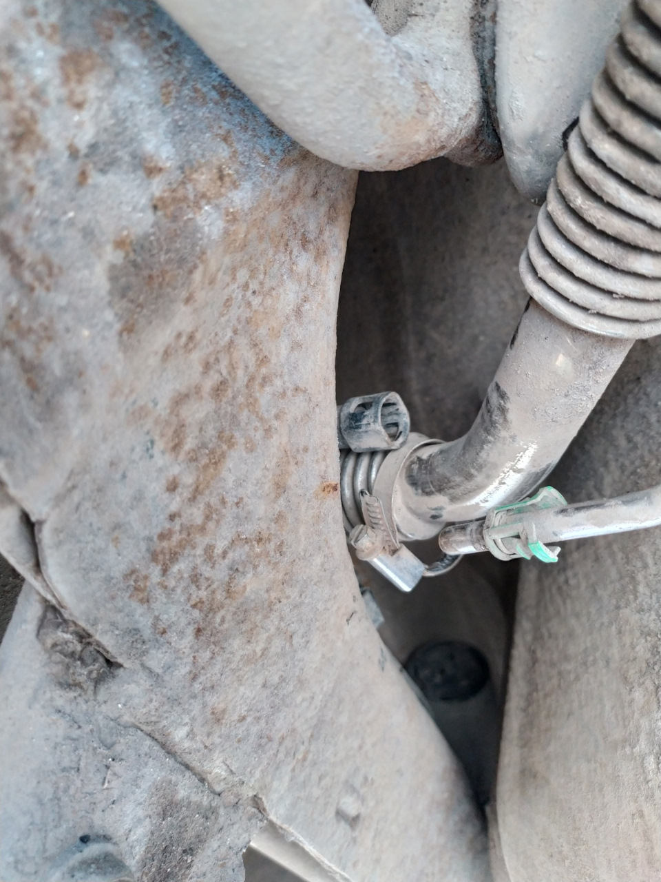 Снятие топливного бака для переделки подачи топлива. — ГАЗ Сайбер, 2,4 ...