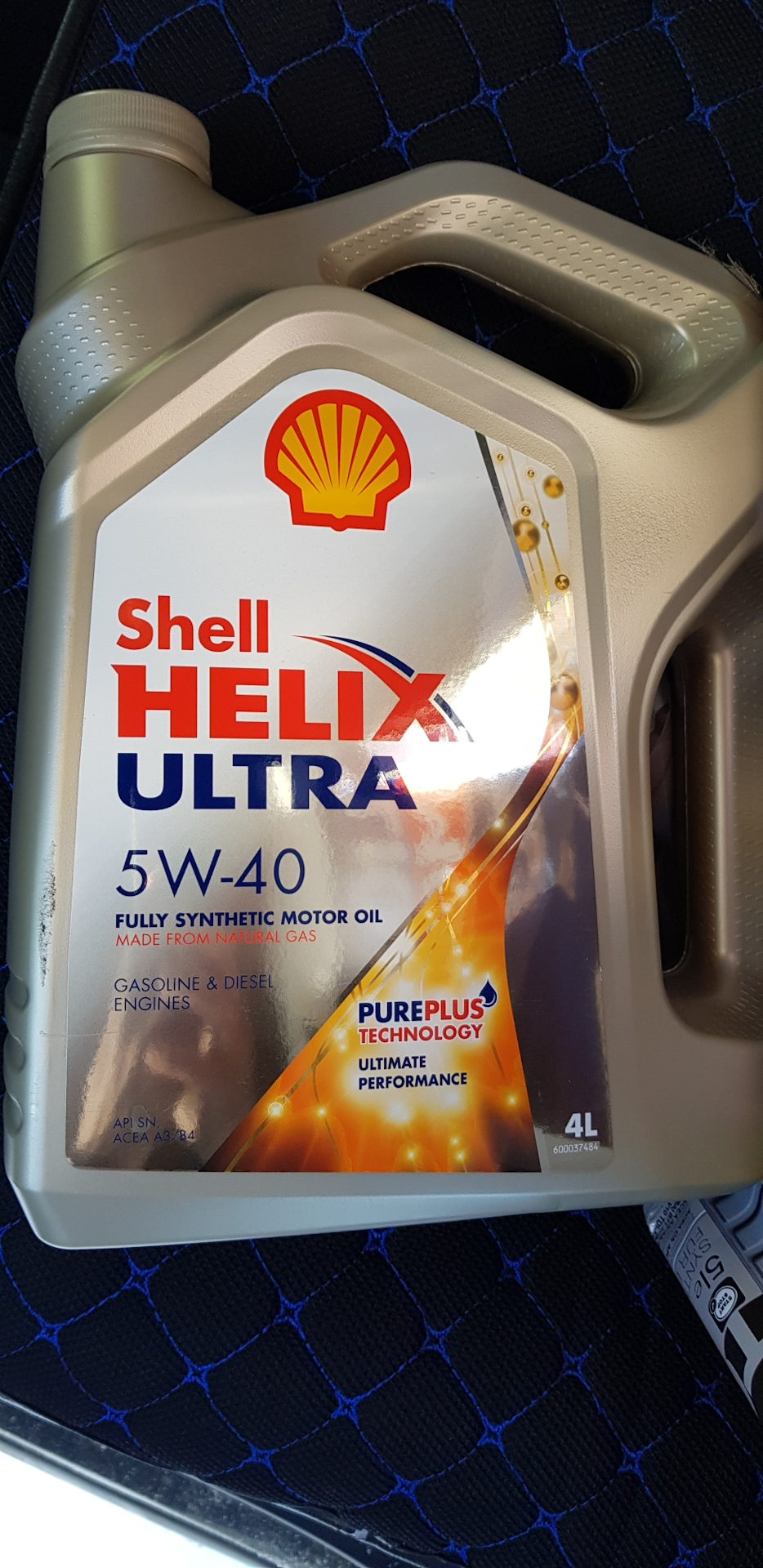 Густое масло для двигателя. Новое масло. Shell Helix Ultra 5w40 Volkswagen Polo sedan 2011 заливать масло можно.