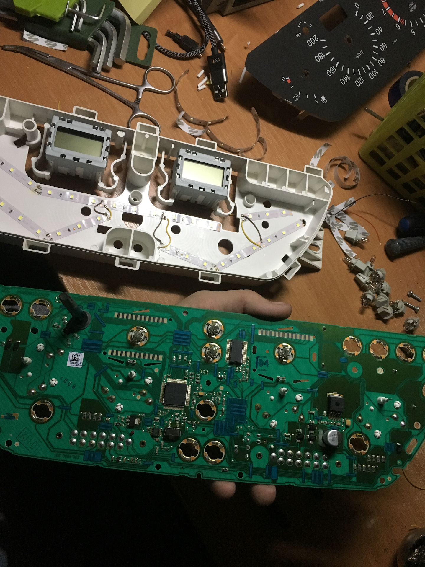 Подсветка приборной панели или как дурная голова рукам покоя не даёт ...