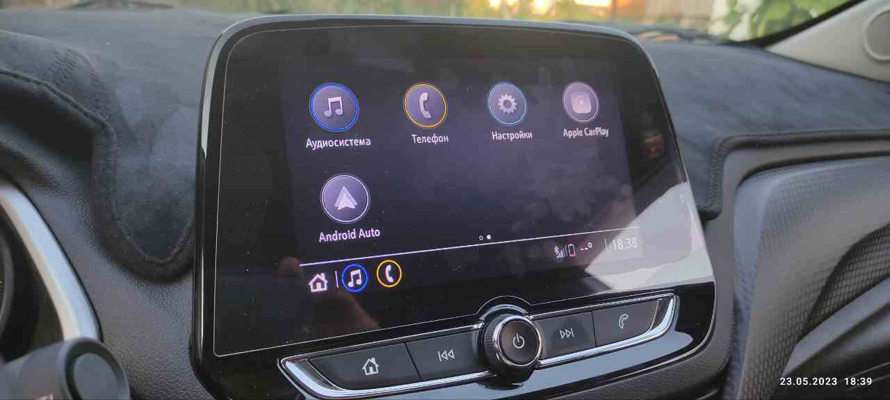Установка защитного стекла на монитор, обшивка на двери и накидка на ...