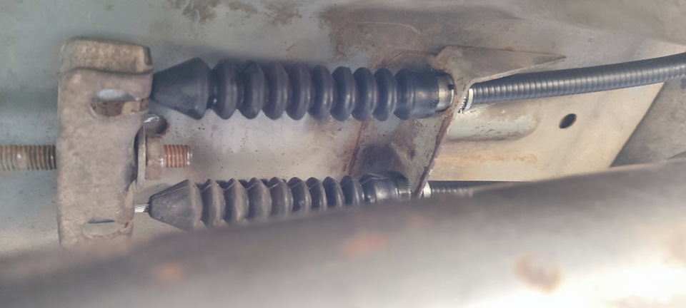 Замена тросиков ручника — Lada Калина Спорт, 1,6 л, 2010 года ...