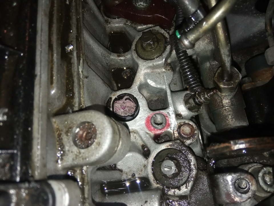 Сорвал резьбу в Гбц под болт который прижимает форсунку — Peugeot 406 ...